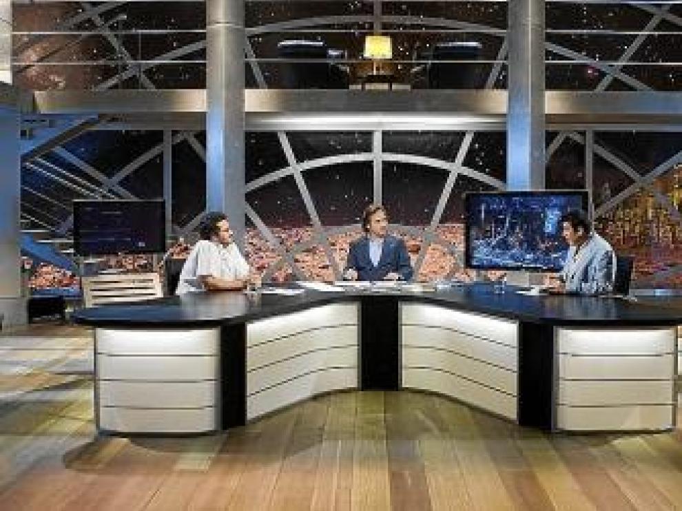 Iker Jiménez, en el centro, en un programa de 'Cuarto Milenio'.