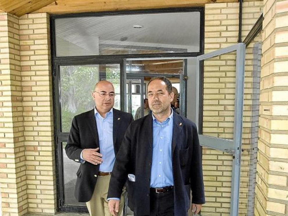 Agapito Iglesias junto a Paco Checa en la Ciudad Deportiva tras reunirse con los accionistas el 25 de mayo.