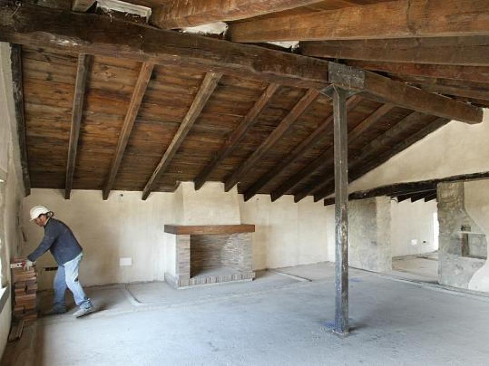 Las obras de restauración de la vieja masía Mas de Conejos de Albentosa ya han comenzado.