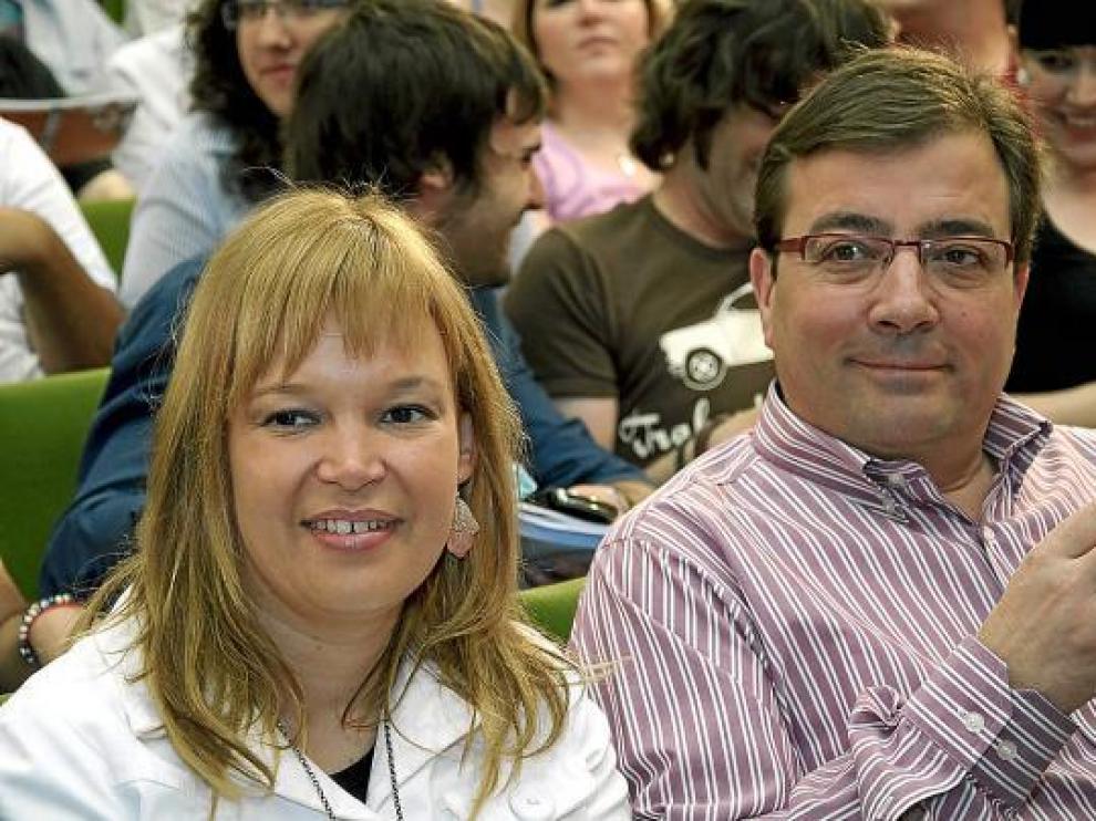 Leire Pajín y Guillermo Fernández Vara, en un acto de las juventudes del partido en Cáceres.