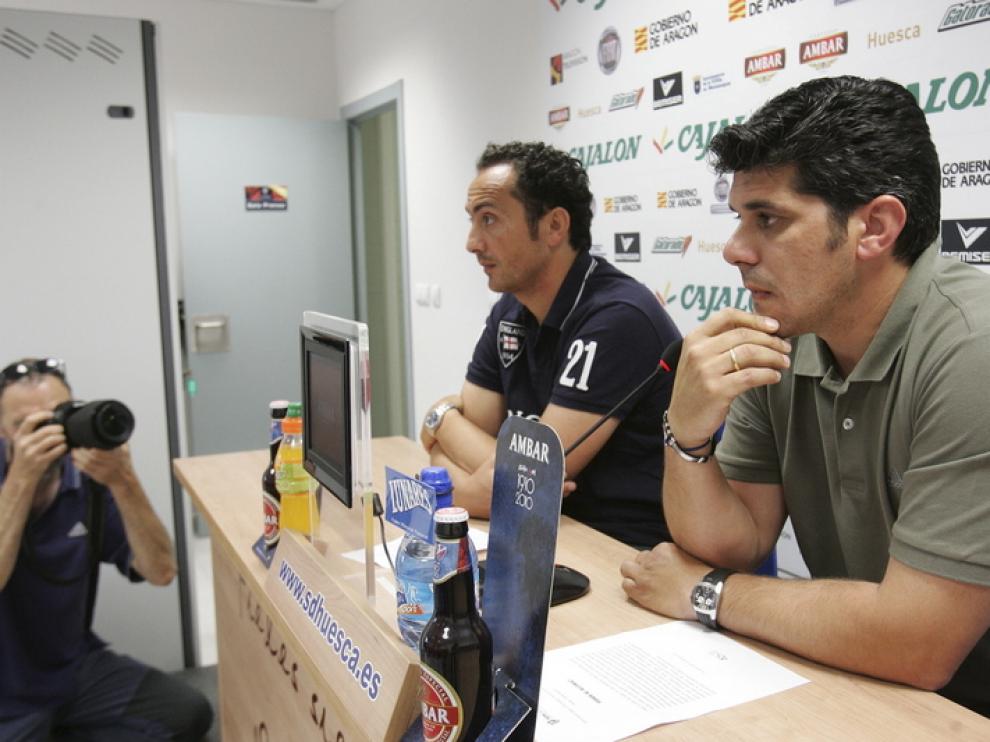 El presidente Losfablos, con gesto preocupado, junto al gerente Ojeda.
