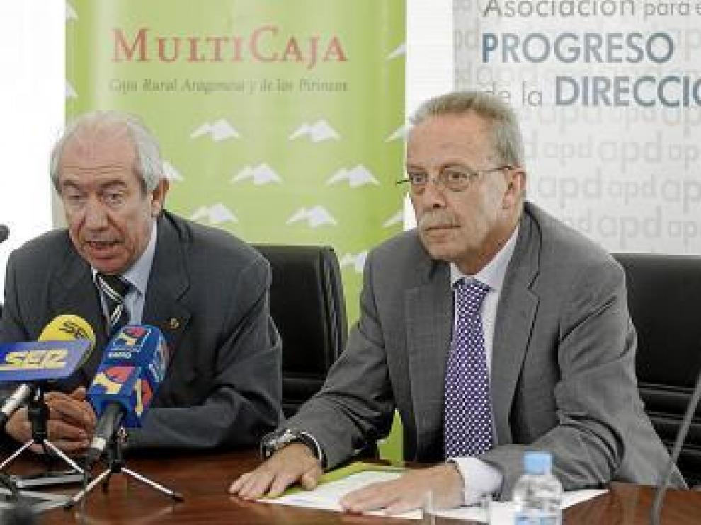 Francisco Bono y José María Jiménez, ayer en Huesca.