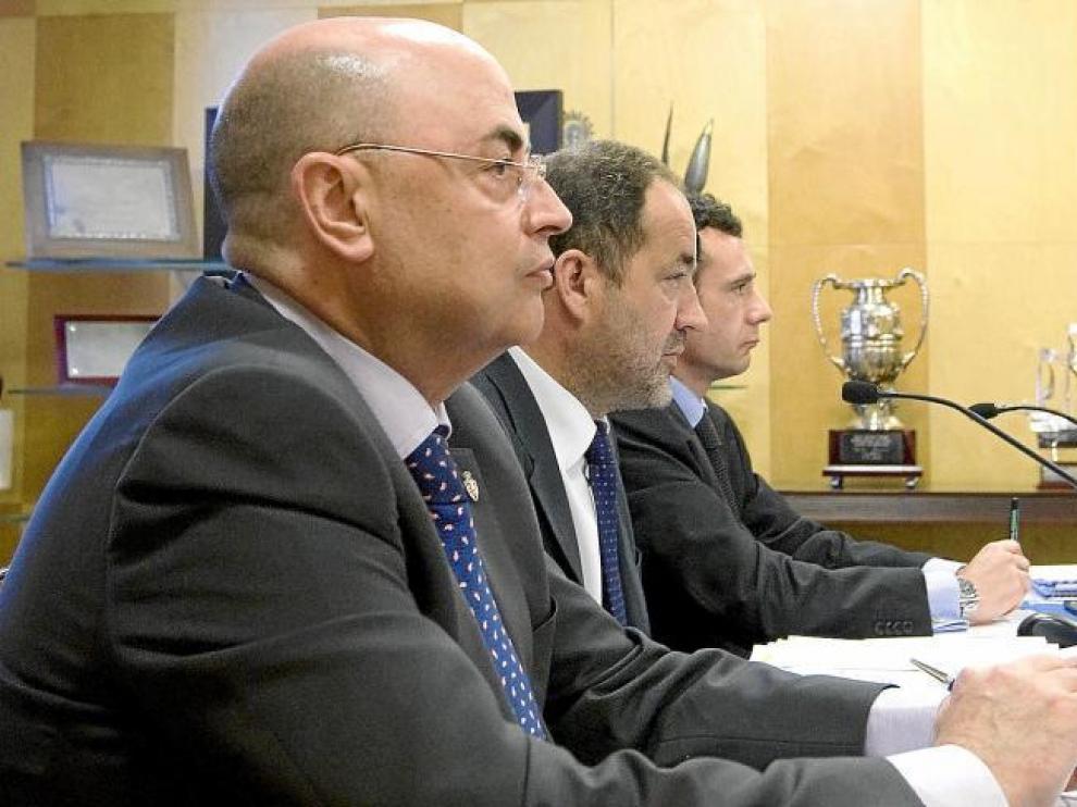 El Consejo de Administración del Real Zaragoza, Paco Checa, Agapito Iglesias y Javier Porquera, en la presentación del plan de viabilidad.