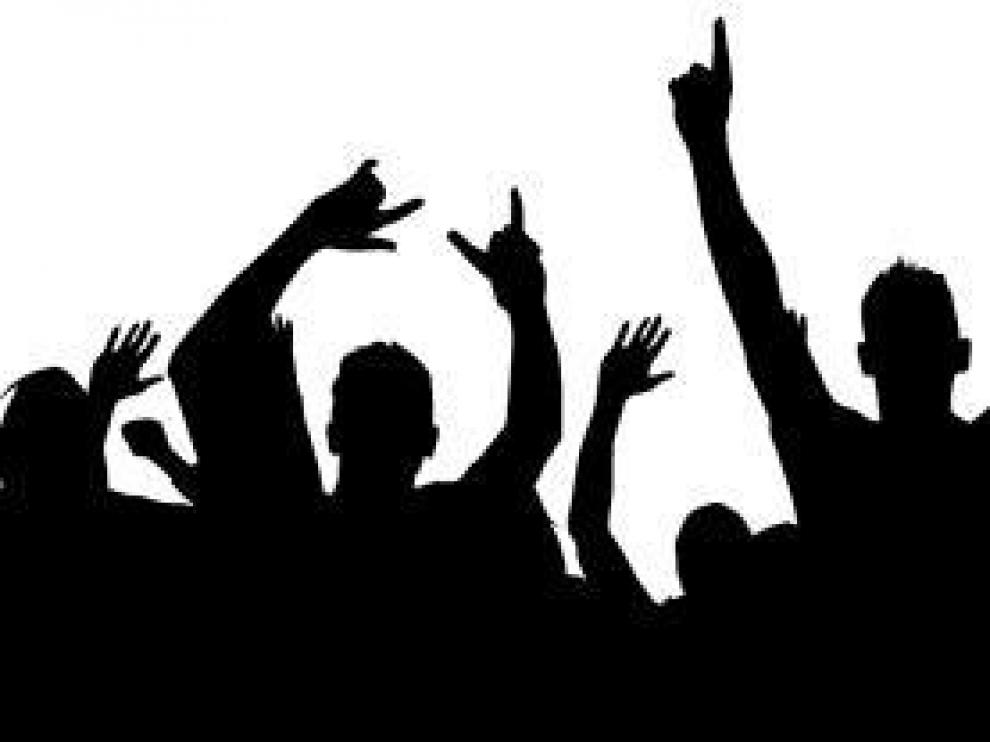 Los socios de Fenómenos Oscenses se reúnen en el Bar Loreto de la caputal altoaragonesa.