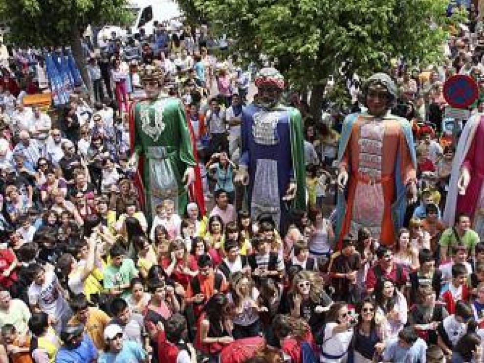 Los alagoneses, ayer durante el pregón oficial de las fiestas.