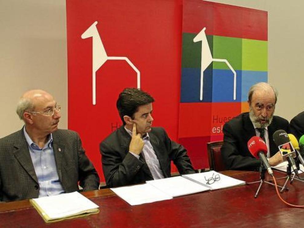 De izquierda a derecha, Domingo Malo, Luis Felipe, Fernando Elboj (alcalde) y Germán Sanromán.