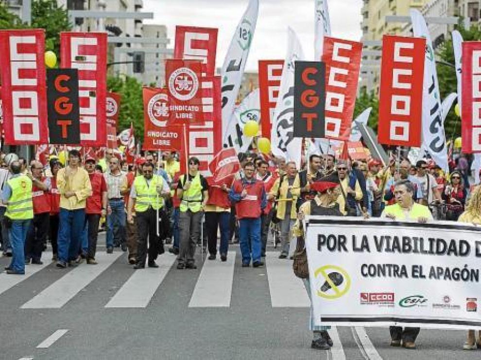 Manifestación de empleados de Correos, ayer en el centro de Zaragoza.