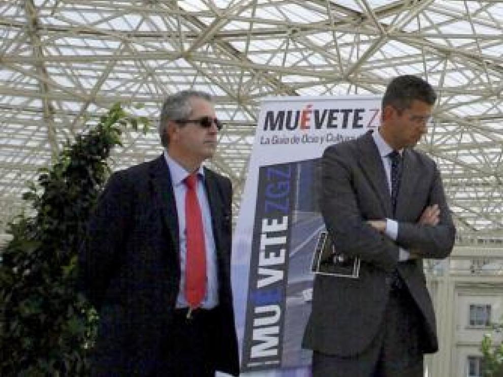 De izquierda a derecha, José Andrés Nalda, Mikel Iturbe, Jerónimo Blasco, Pablo Ferrer y Miguel Zarzuela, en el Teatro Romano.