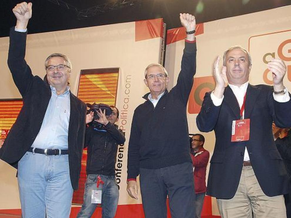 José Blanco, Emilio Pérez Touriño y Manuel Vázquez, secretario de los socialistas gallegos, ayer.