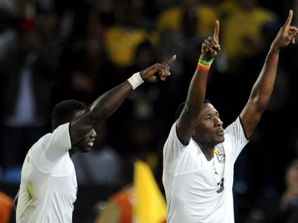 Jugadores de Ghana, durante el partido contra Serbia