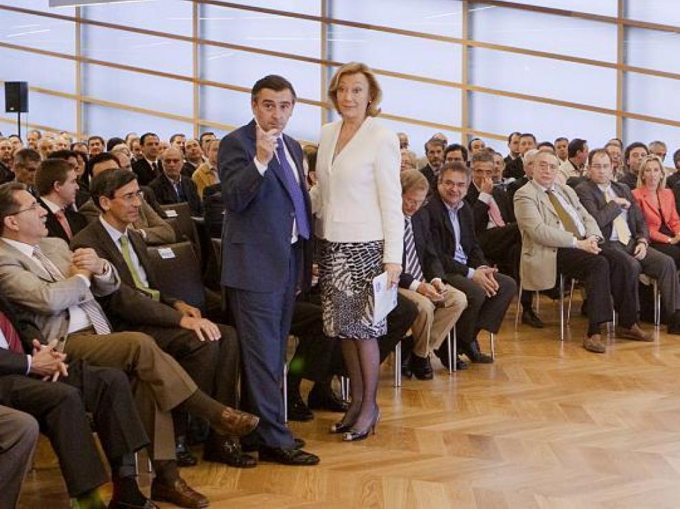 Luisa Fernanda Rudi y el secretario provincial del PP, Luis María Beamonte, durante el acto.