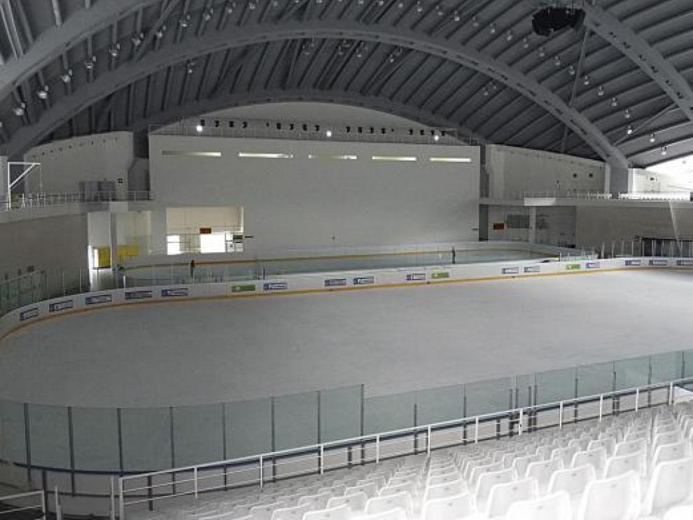 En primer término, la pista grande, descongelada y recién pintada. Al fondo, la pequeña.