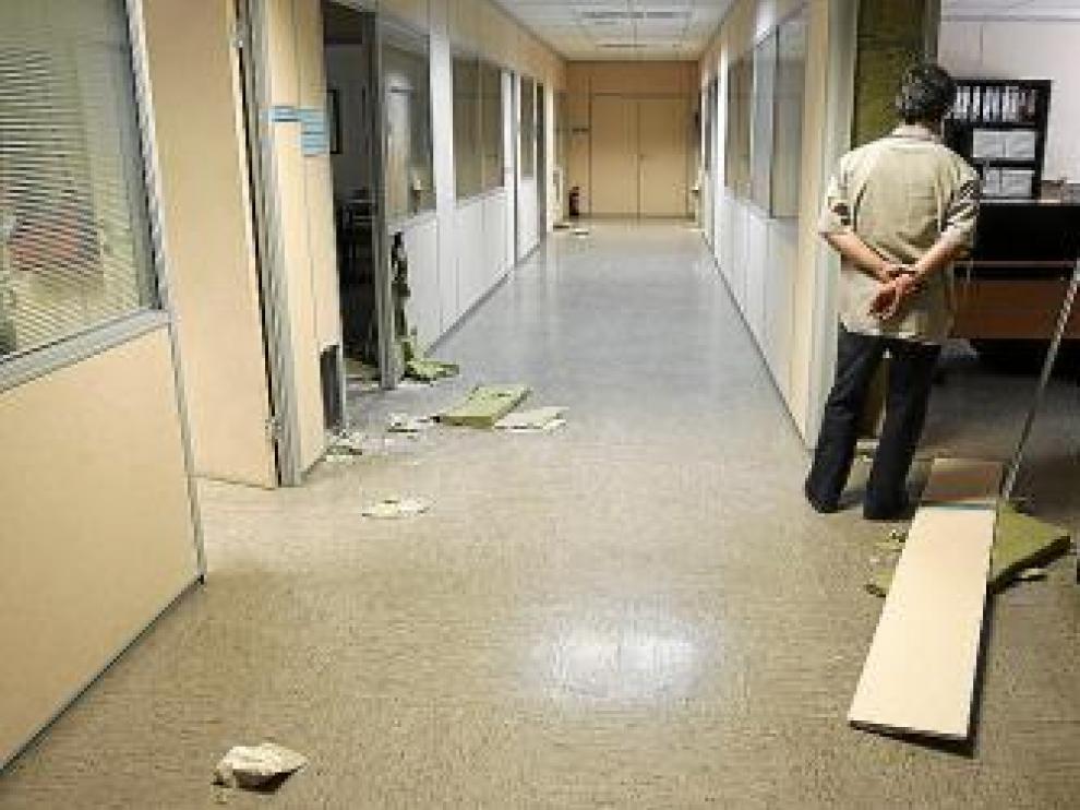 Asaltan por la noche la Facultad de Educación de Huesca y causan graves destrozos