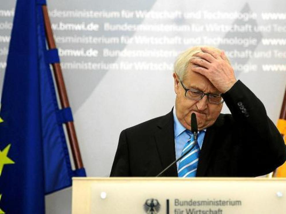 El ministro de Economía alemán, Rainer Brüderlee, en la rueda de prensa ofrecida ayer en Berlín.