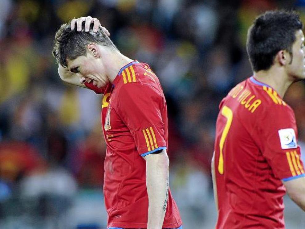 Torres y Villa, con gestos apesadumbrados, tras el final del partido jugado en Durban.
