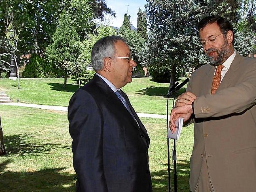 José Ángel Biel (izquierda) y Mariano Rajoy, durante un encuentro oficial entre ambos que tuvo lugar en La Moncloa en 2001.