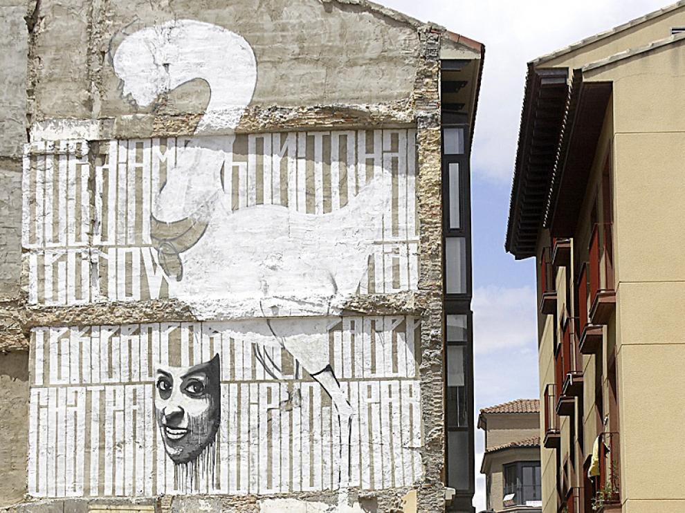 Malakai y Confusion+ 'redecoran' la plaza de Ecce Homo.