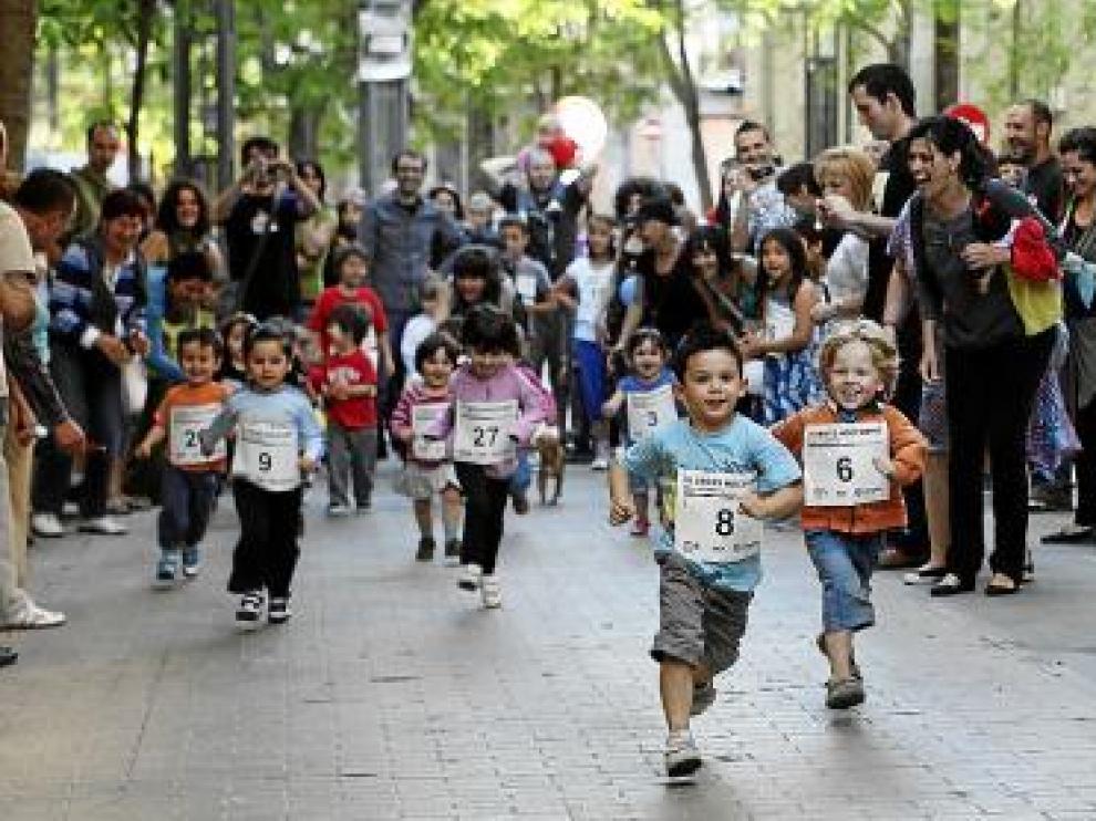Un corredor destacado en la carrera de pollos infantil de ayer.