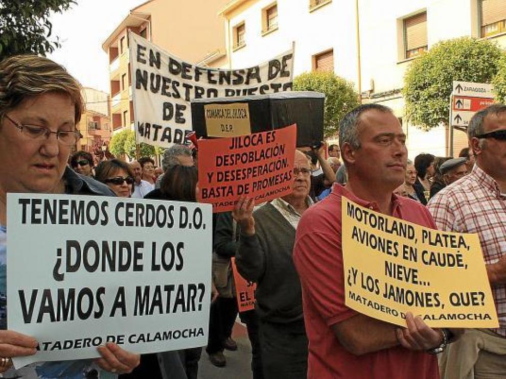 La manifestación en apoyo a la plantilla de Pelbor recorrió las calles de Calamocha.