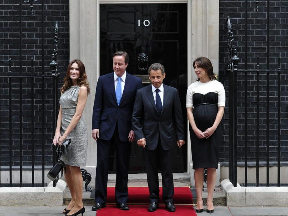 Carla Bruni y Sarkozy visitan a Cameron