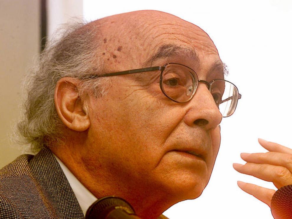 El escritor durante una visita a Zaragoza en 2001