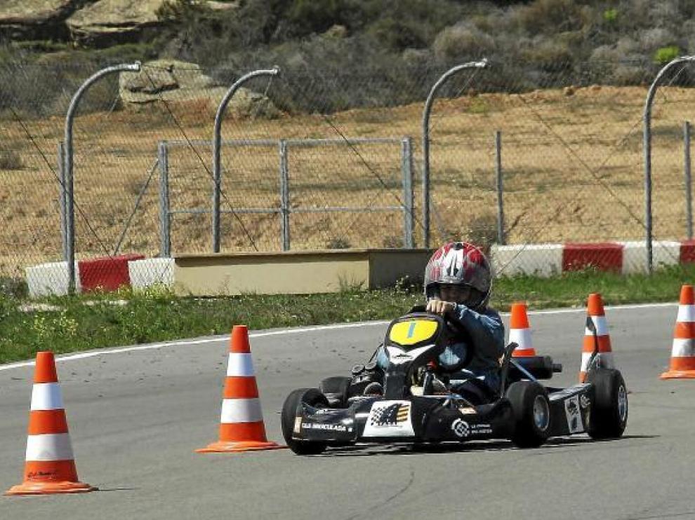 El Circuito Internacional de Zuera acerca el karting a los más jóvenes.