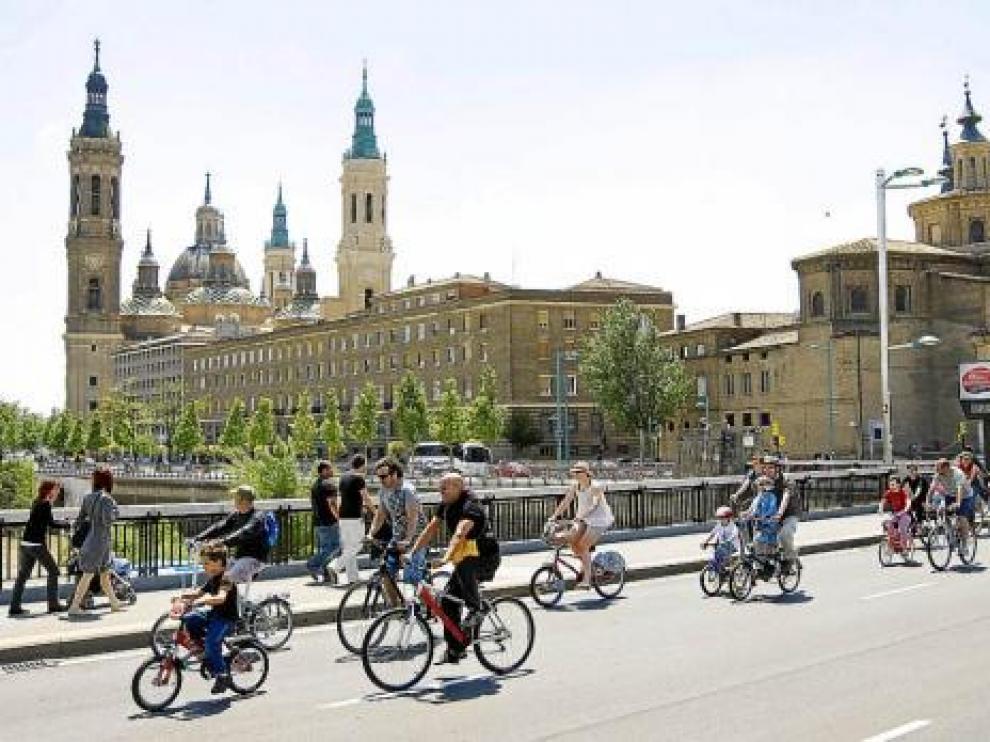 Las bicicletas son cada vez más populares en Zaragoza.