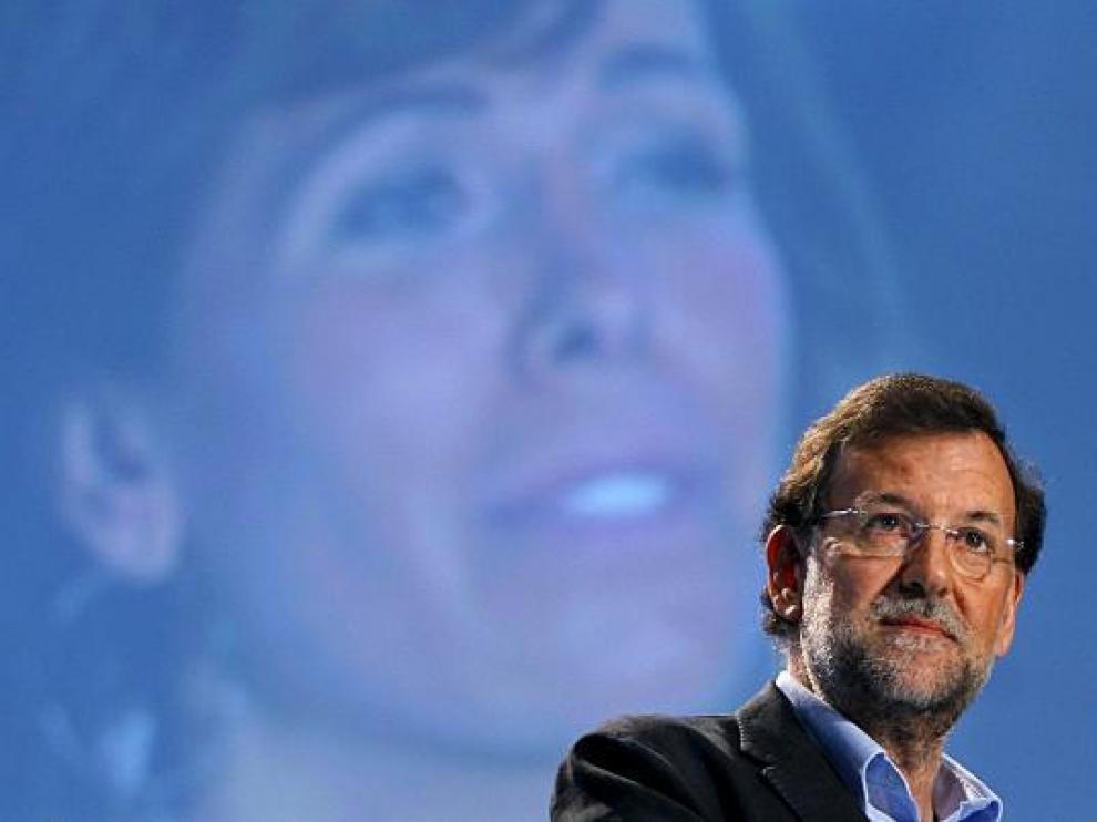 Mariano Rajoy, ayer en Barcelona en la presentación de Alicia Sánchez Camacho (en pantalla).