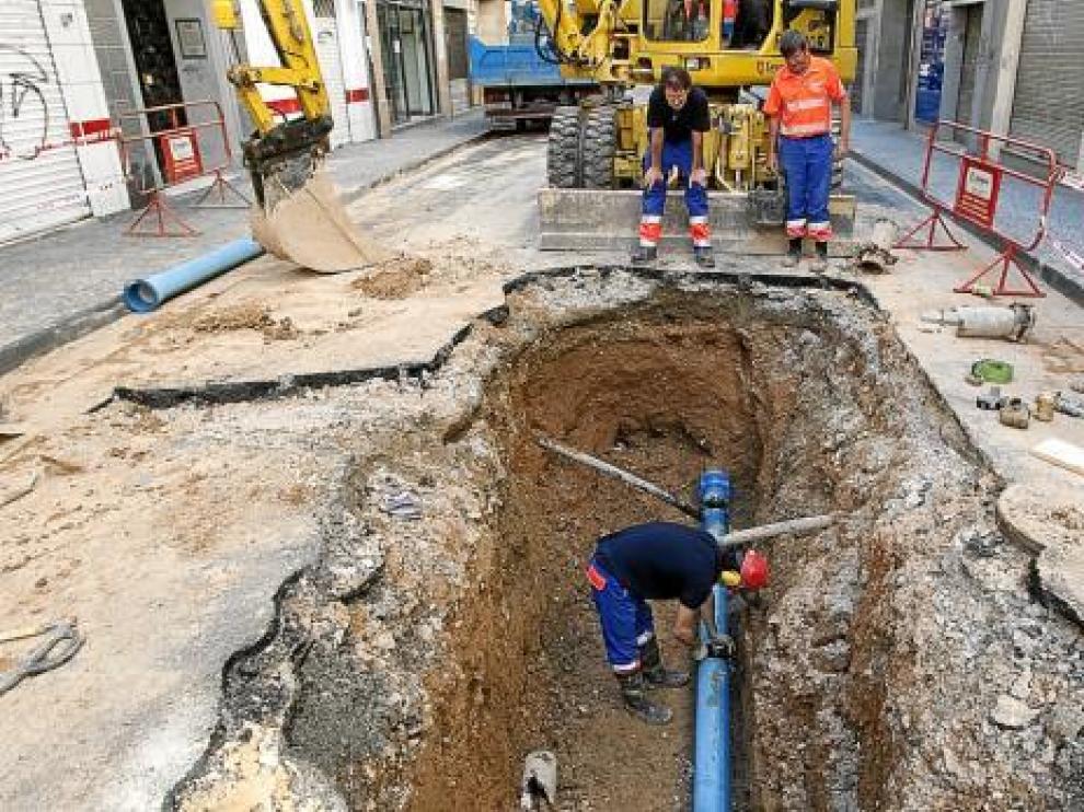 Los operarios trabajaron durante toda la jornada en Arzobispo Domenech.