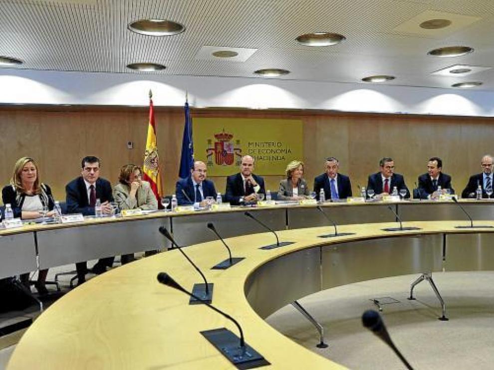 Imagen del día 15 de la vicepresidenta Elena Salgado al presidir el Consejo de Política Fiscal y Financiera.