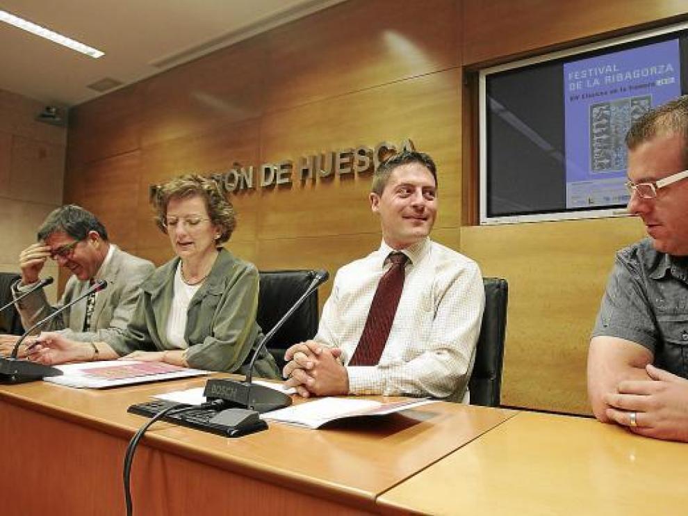 De izquierda a derecha, Miranda, Celaya, González y Alfonso Nasarre, concejal de Cultura de Secastilla.
