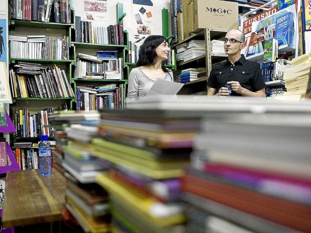 El escritor Julio José Ordovás presentó su último libro junto a Eva Puyó.