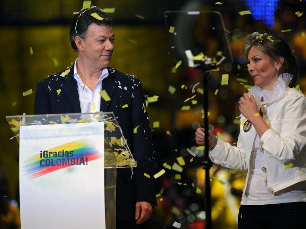 Juan Manuel Santos y su esposa, Maria Clemencia Rodríguez, durante la celebración de la victoria electoral