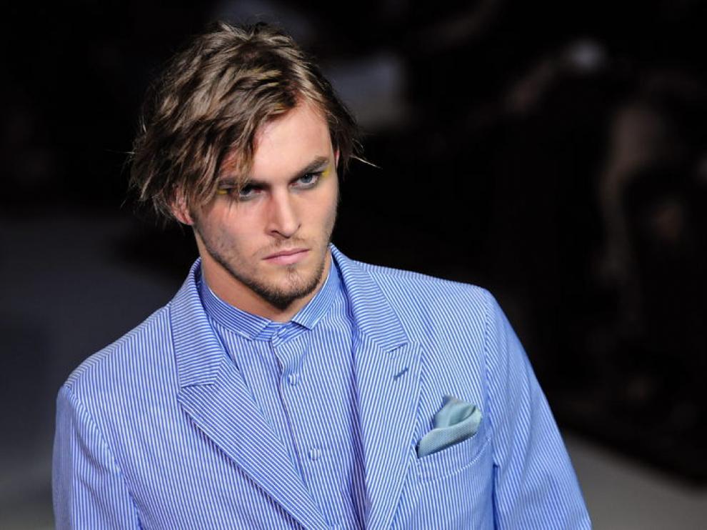 Giorgio Armani desafía al clasicismo en la Semana de la Moda de Milán