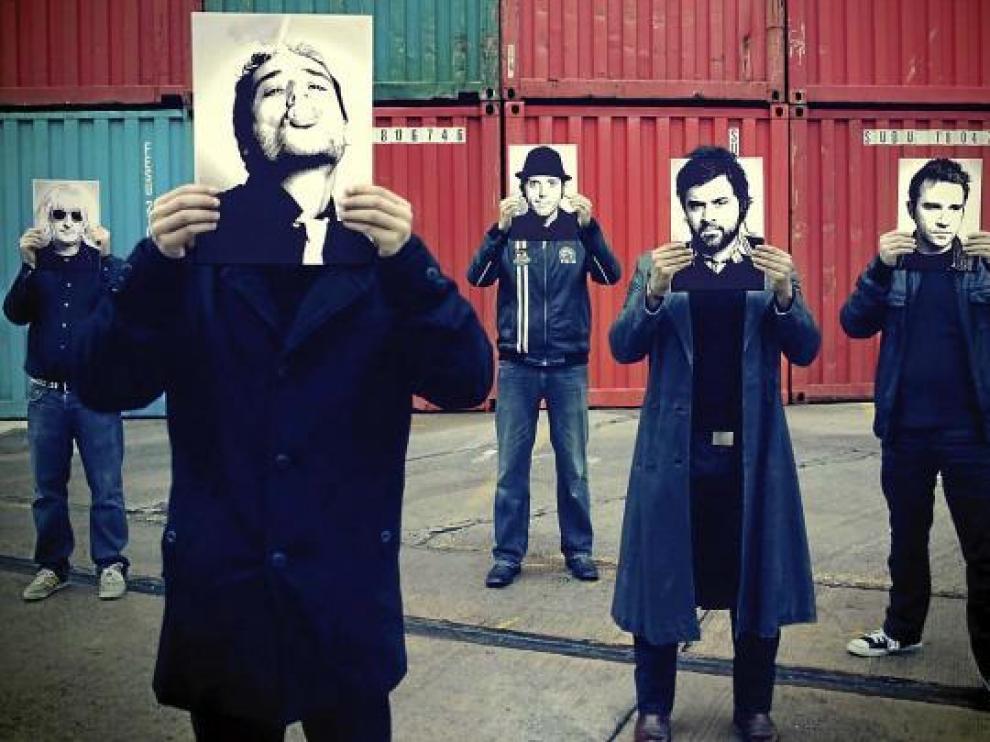 Los catalanes Love of Lesbian estarán esta noche en el anfiteatro de Ranillas.