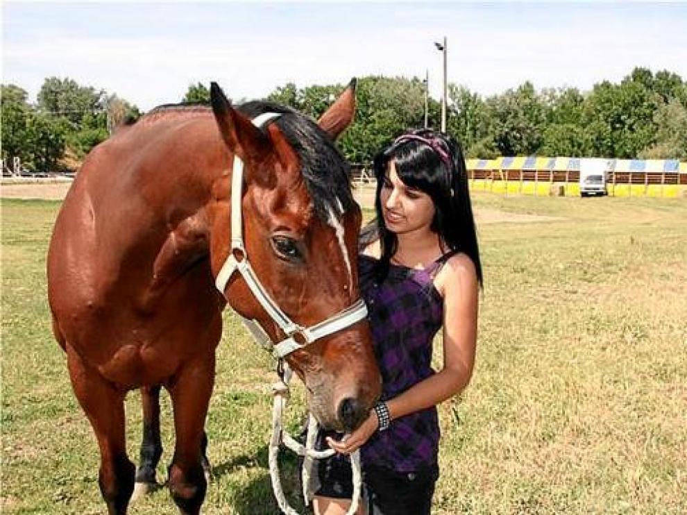 Caballo y jinete se conocen a la perfección, solo así consiguen sus objetivos en la pista.