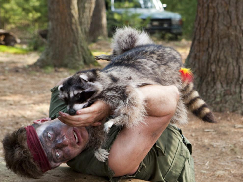 Brendan Fraser y un mapache