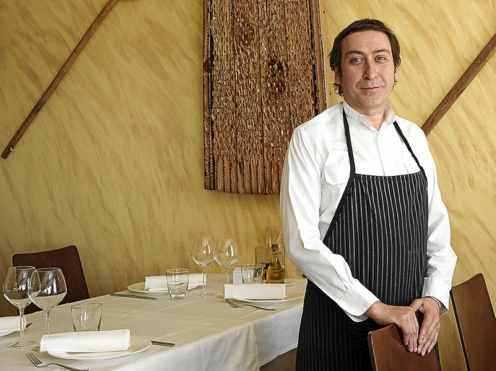 Juan Asurmendi, maitre de la arrocería La Casucha de Montecanal.