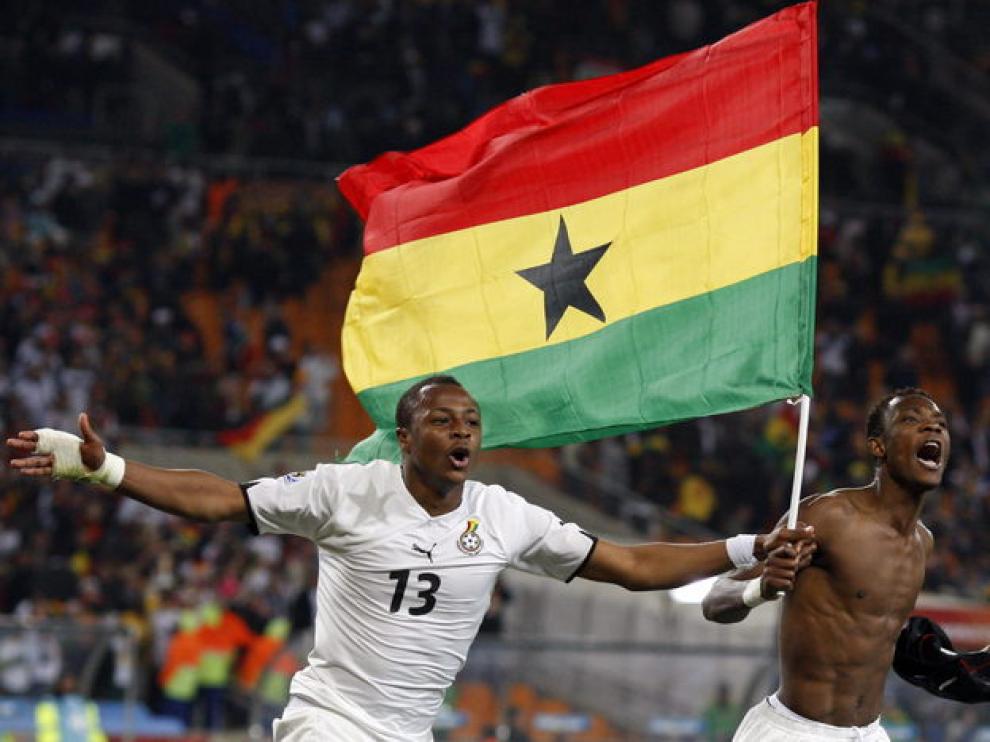Ayew y Pantsil celebrán el pase a octavos.