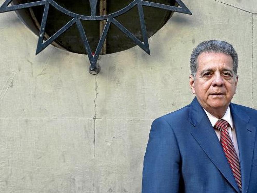 El embajador de Venezuela en España, en el colegio mayor Miraflores de Zaragoza.