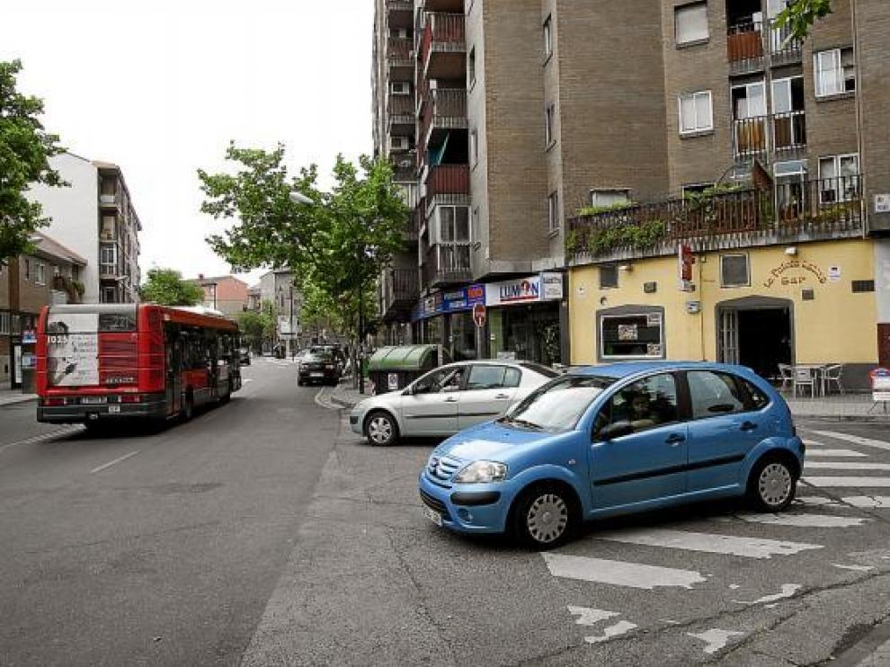 Los vecinos critican la falta de seguridad en el cruce de las calles de Cocci con Roger de Tur.