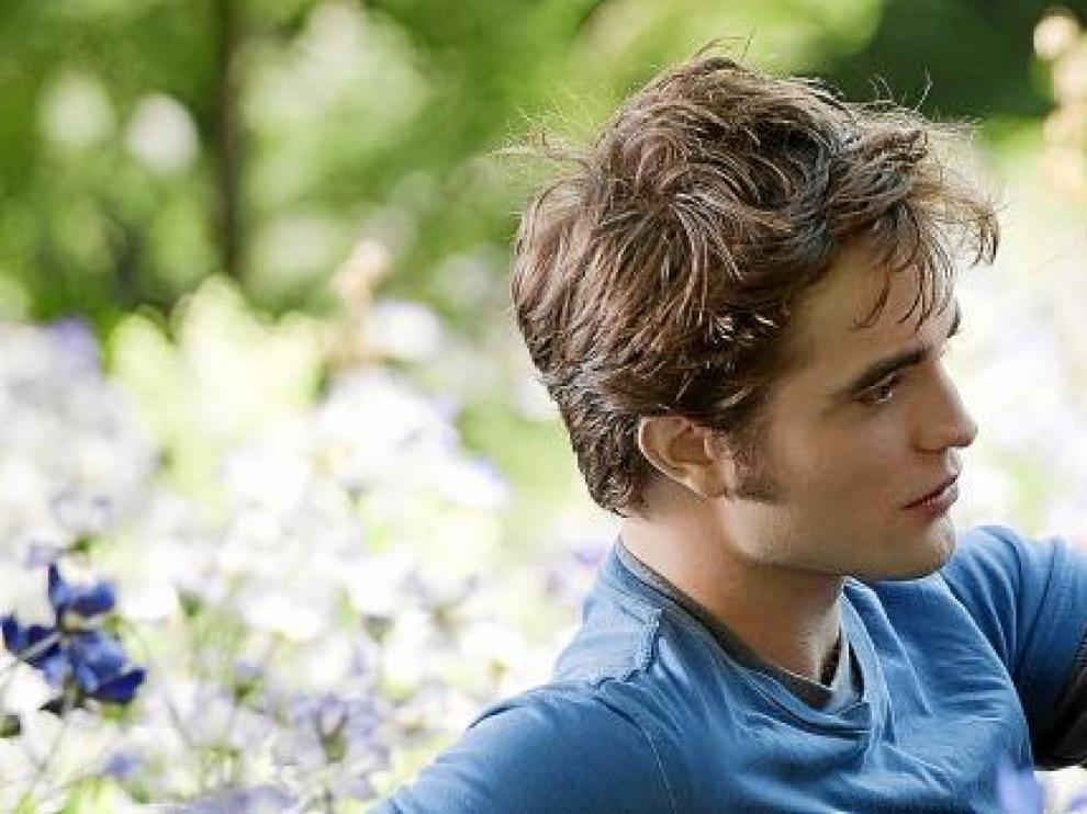 Robert Pattinson y Kristen Stewart en un fotograma de 'Eclipse', la tercera entrega de la saga 'Crepúsculo'.