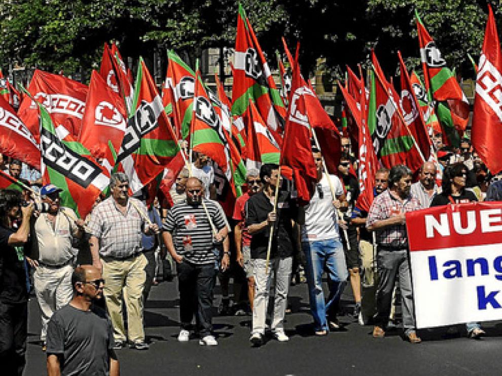 La manifestación de San Sebastián, durante la jornada de huelga general convocada ayer en el País Vasco