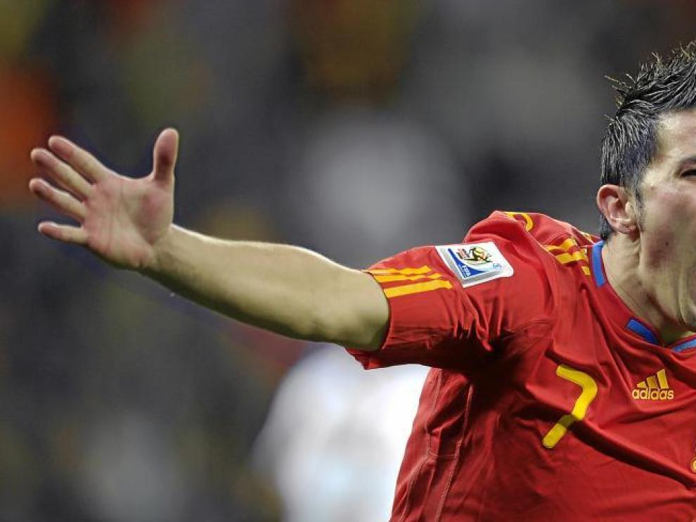 David Villa celebra un tanto con la selección española.