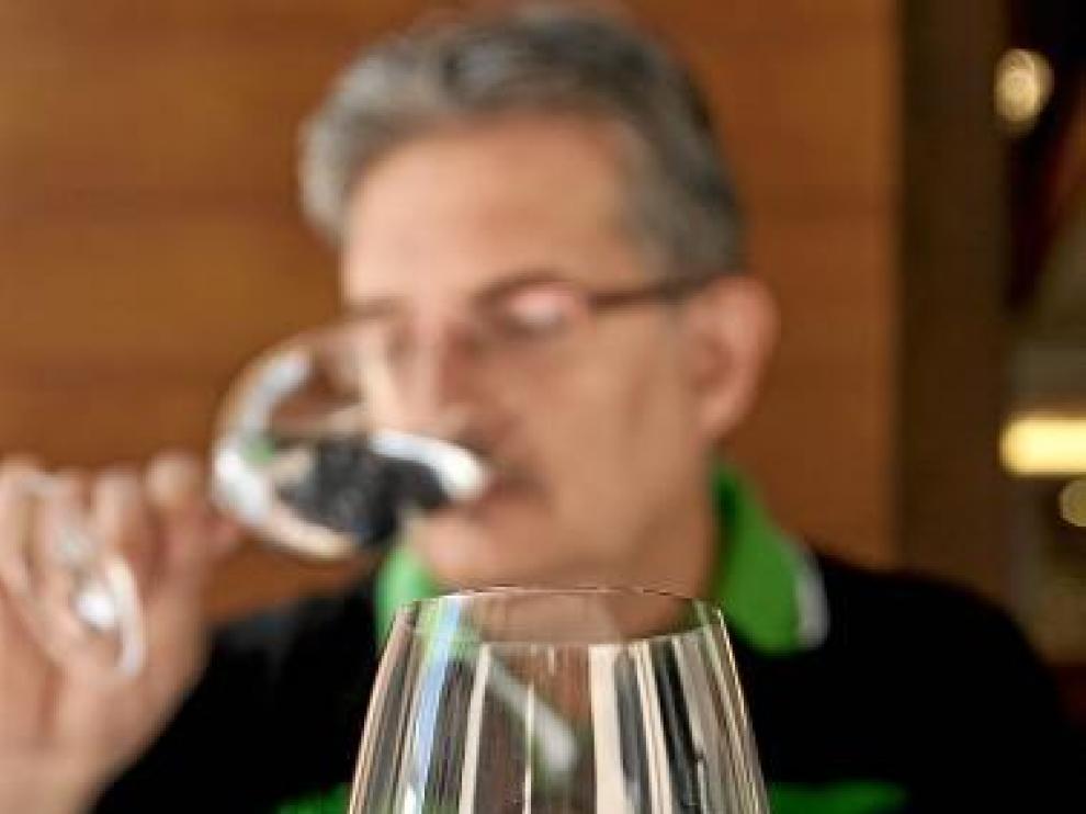 Jesús Miguel Arlés, en plena cata.