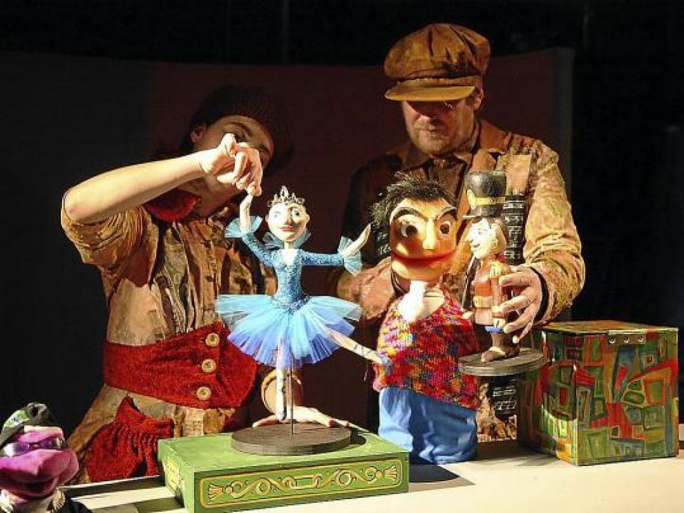 Las marionetas de 'El soldadito de plomo' en el Teatro Arbolé.