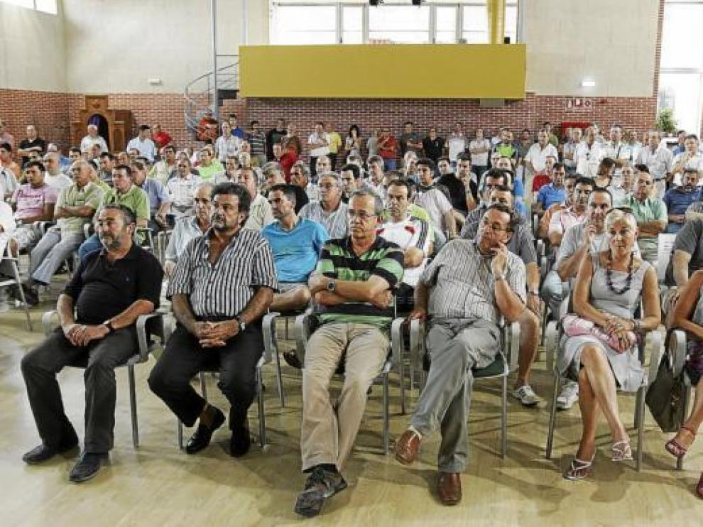 La asamblea se celebró en el salón de actos de la Cruz Blanca.