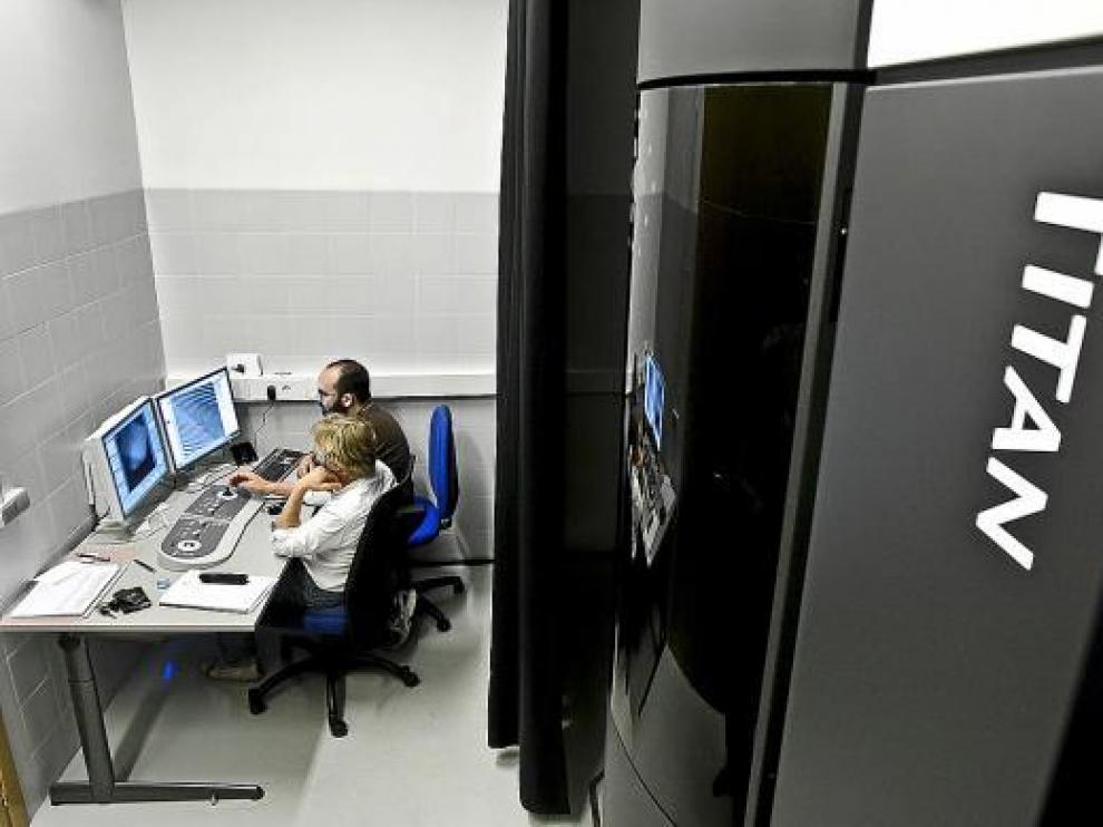 Quince centros de investigación europeos han probado ya los microscopios Titán