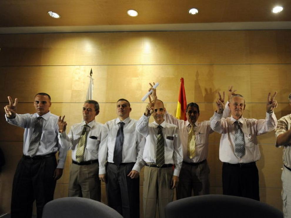 Los siete disidentes llegan a Barajas.