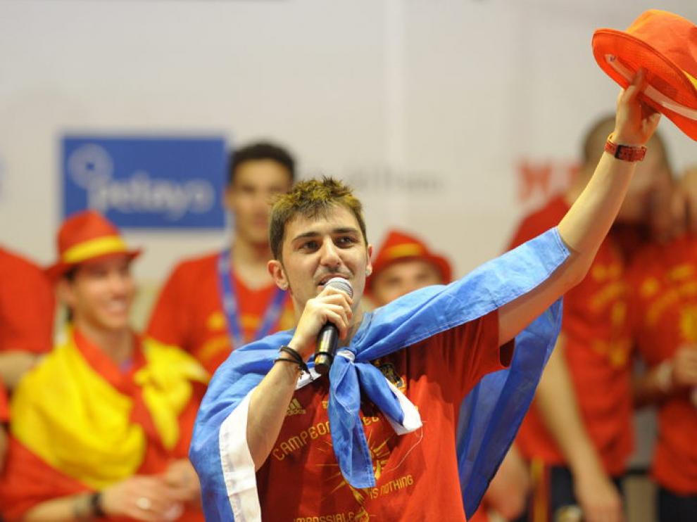 David Villa hizo pases toreros con un sombrero